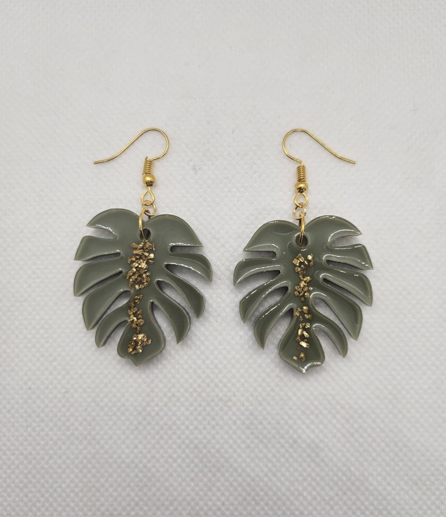 "Élégance Artisanale" – Boucles d’Oreilles en Résine Époxy