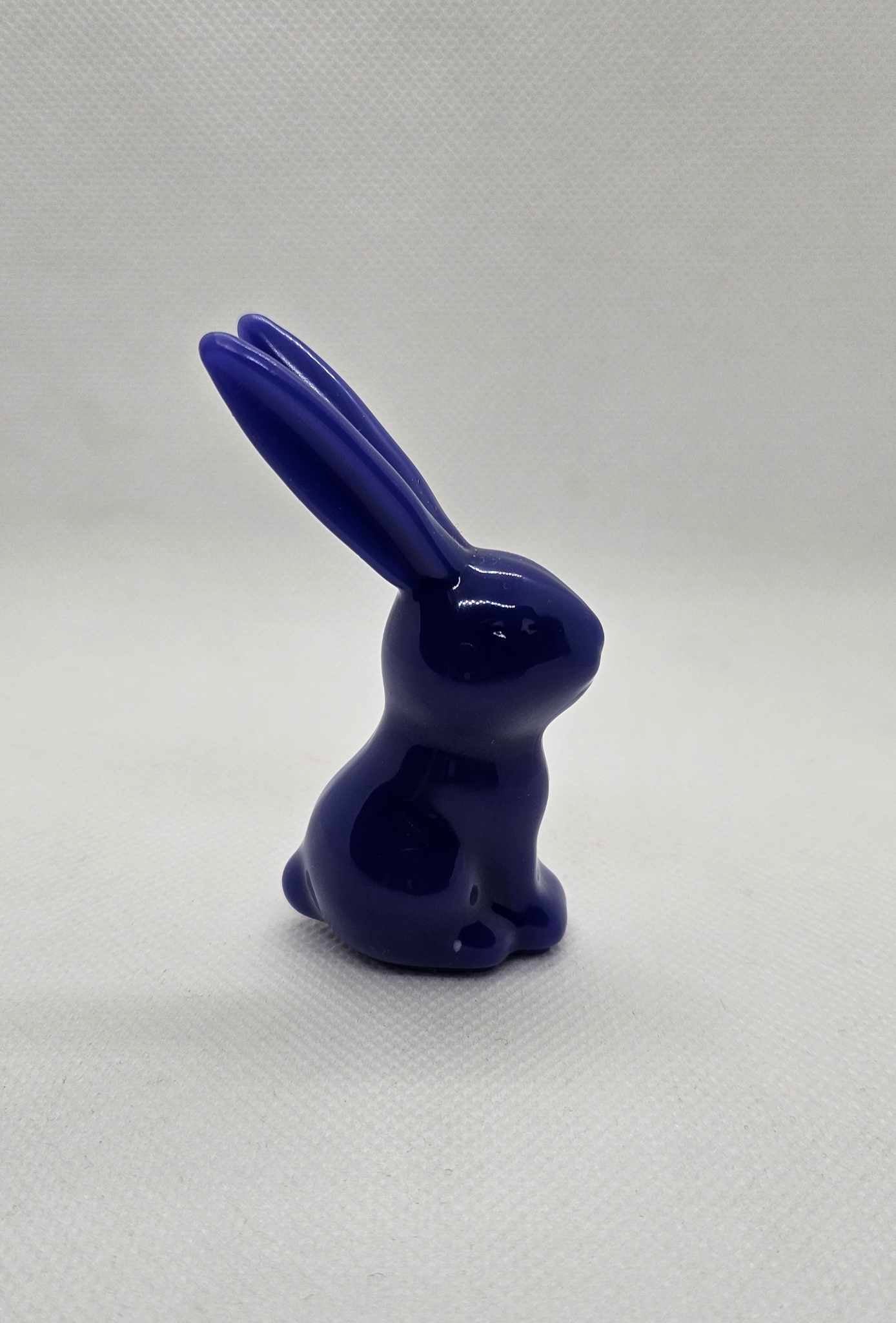 Douceur Naturelle : Petit Lapin en Résine Époxy
