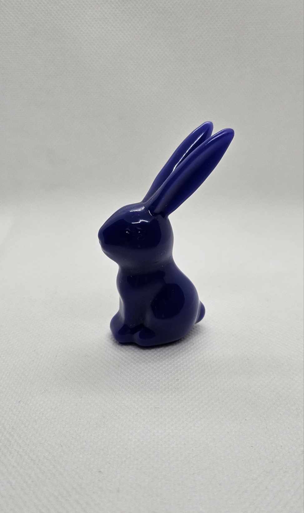 Douceur Naturelle : Petit Lapin en Résine Époxy