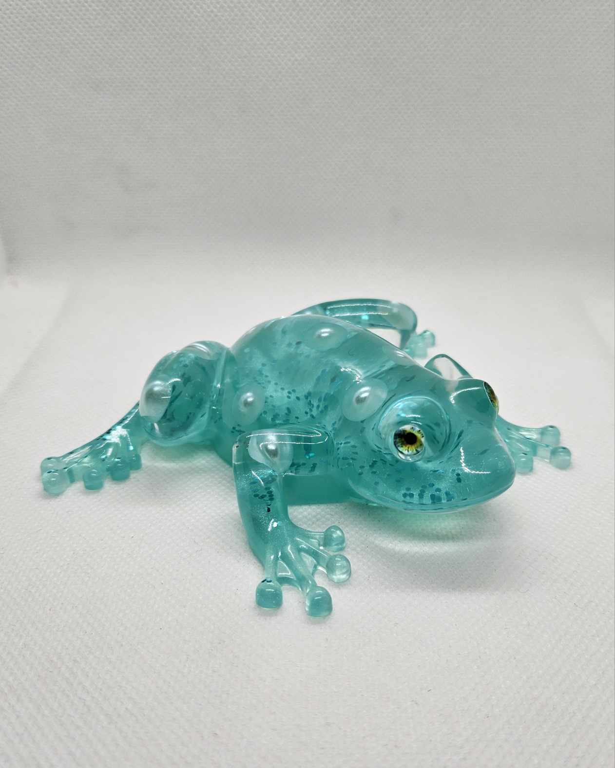 Grenouille Enchantée : Sculpture en Résine Époxy