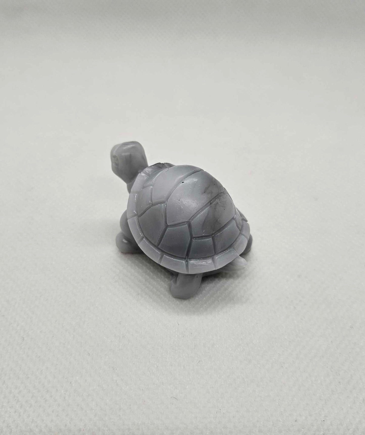 Tortue Éclatante : Sculpture Artisanale en Résine Époxy