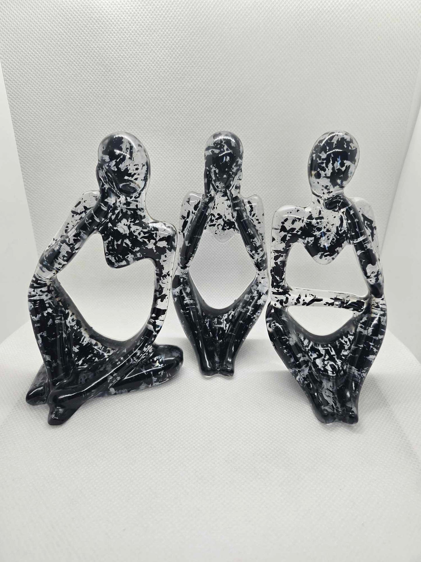 Trio Zen : Statuettes Bicolores en Résine Époxy