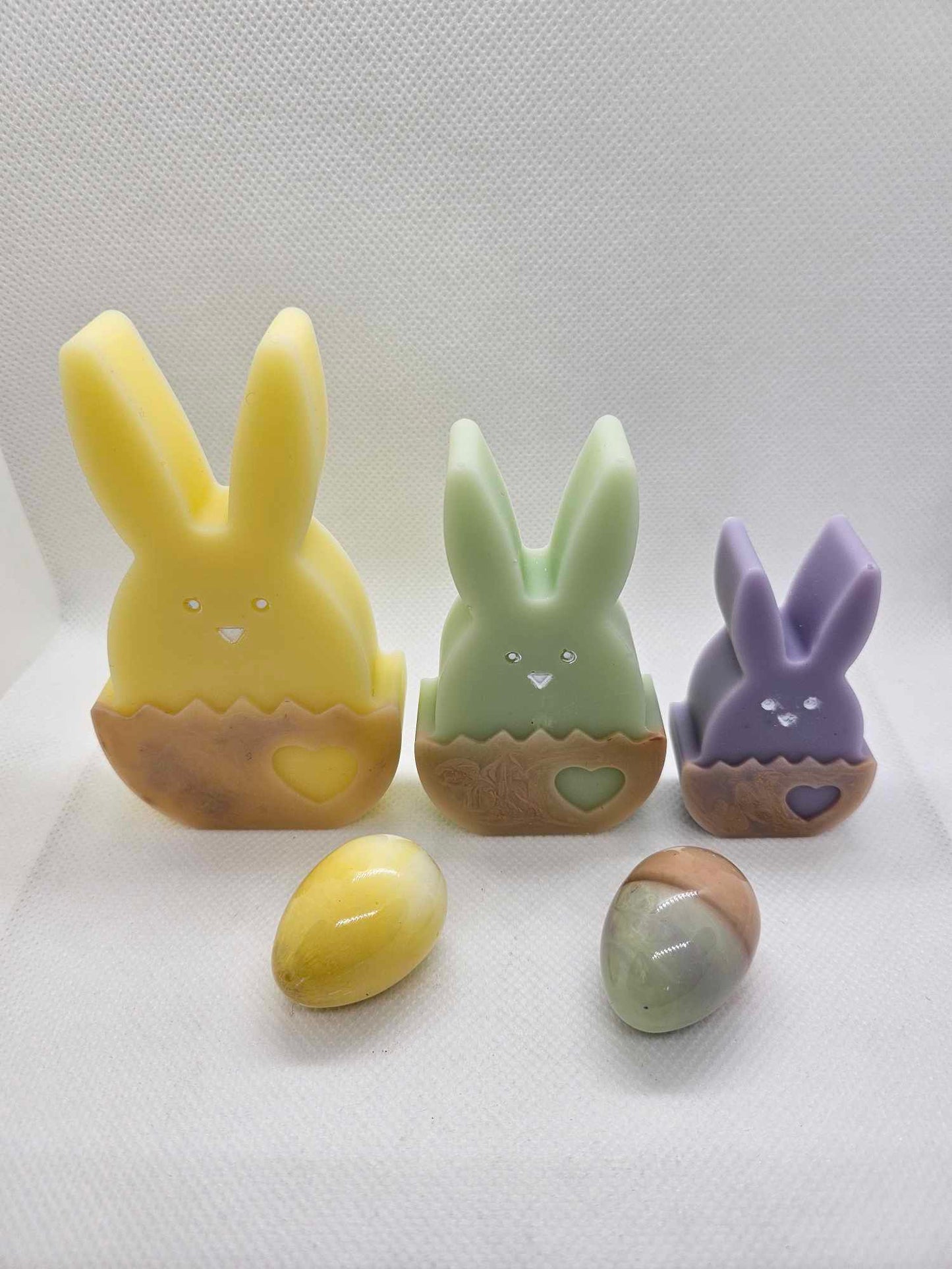 Trio de Lapins et Œufs de Pâques