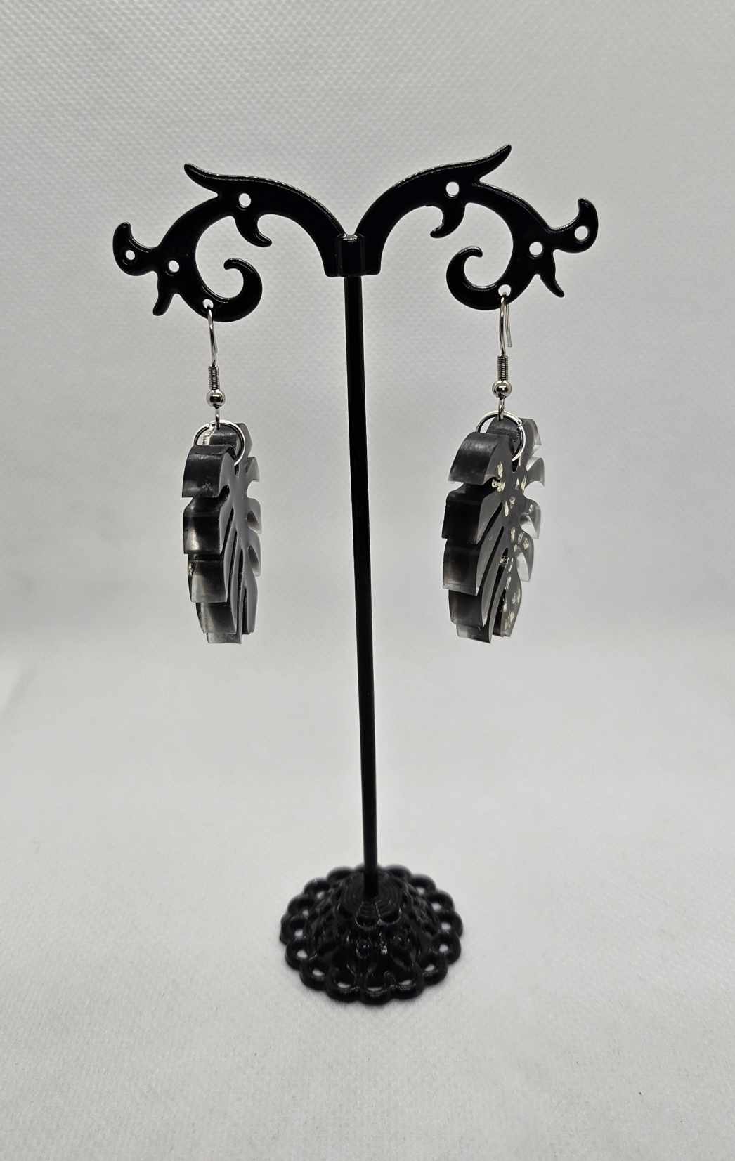"Élégance Artisanale" – Boucles d’Oreilles en Résine Époxy