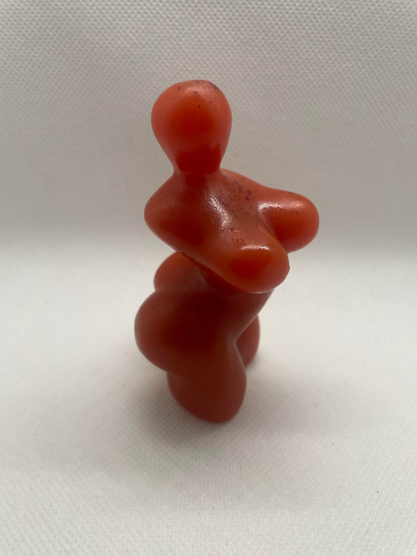 Formes en Lumière : Femme Sculptée en Résine Époxy Fait Main