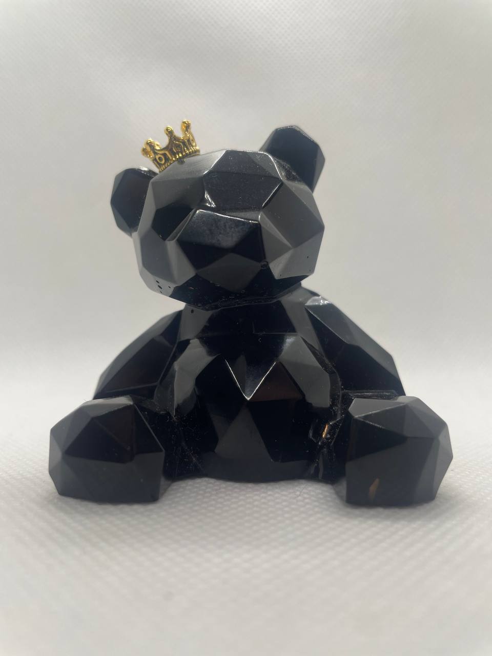 Ours Impérial : Sculpture Couronnée en Résine Époxy