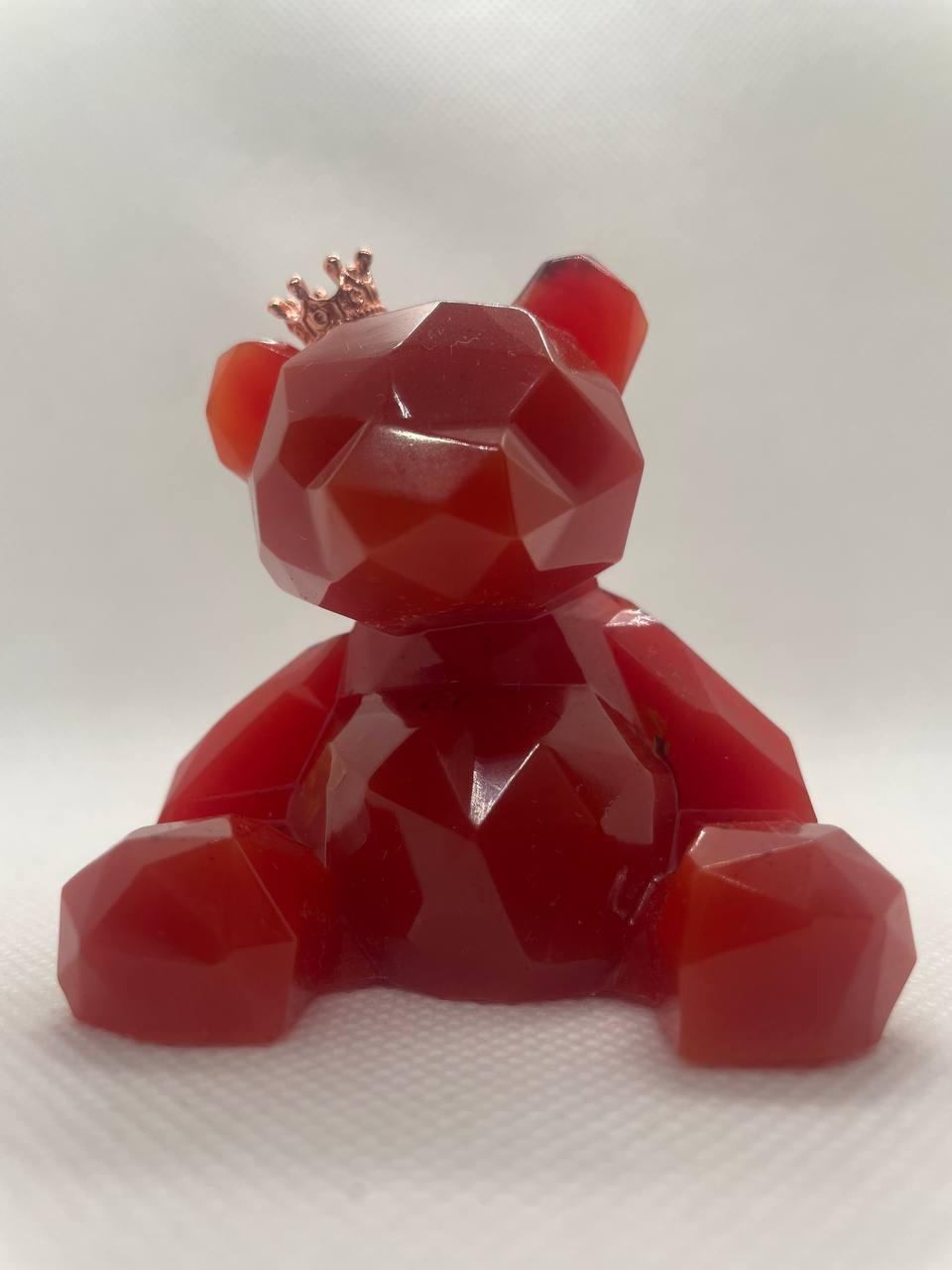 Ours Impérial : Sculpture Couronnée en Résine Époxy