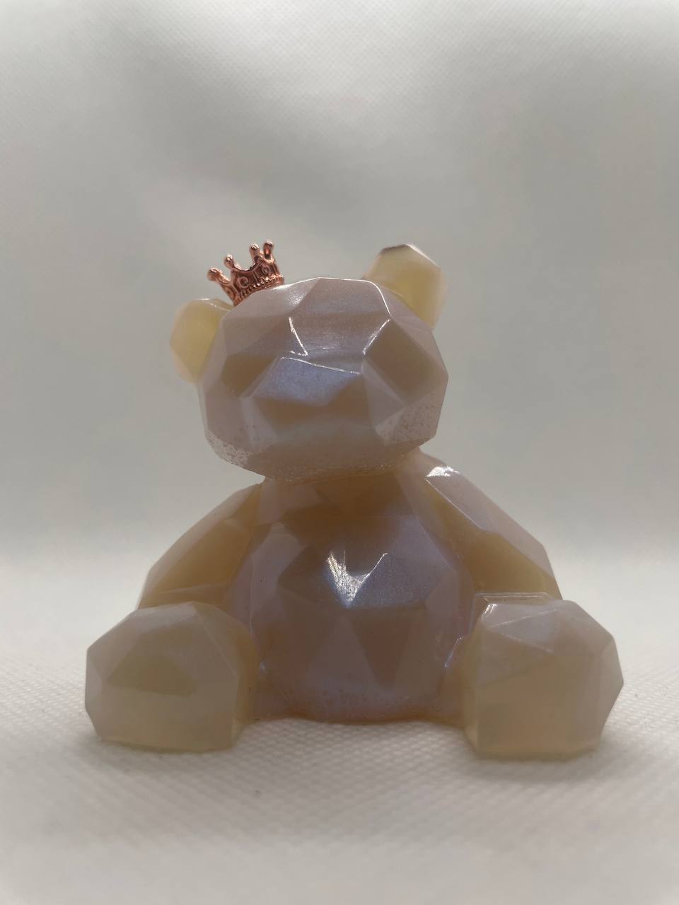 Ours Impérial : Sculpture Couronnée en Résine Époxy