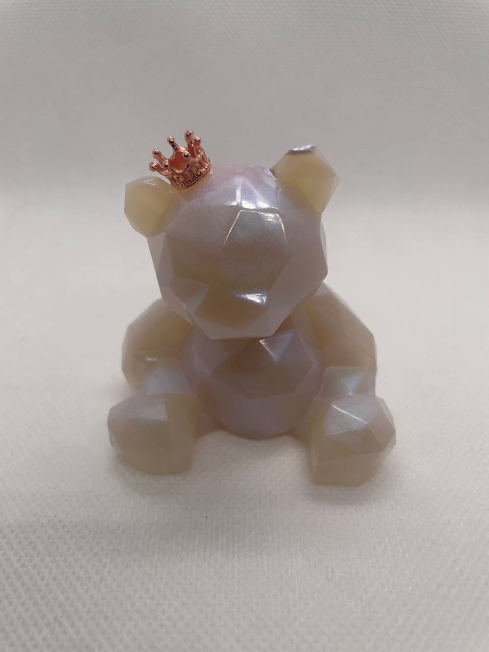 Ours Impérial : Sculpture Couronnée en Résine Époxy