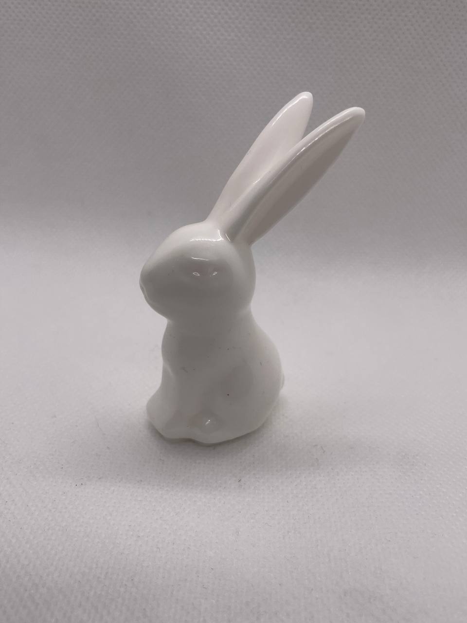 Douceur Naturelle : Petit Lapin en Résine Époxy
