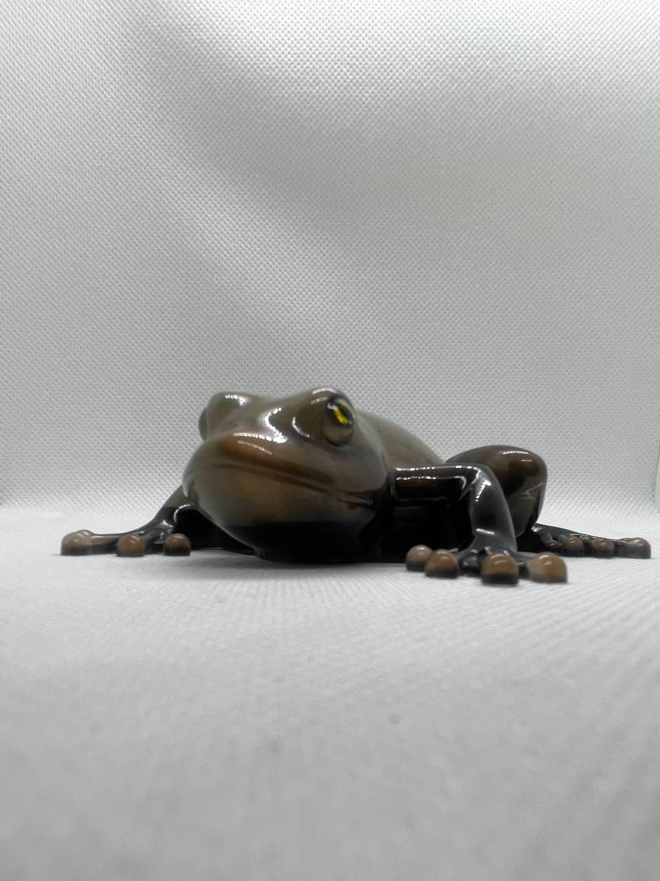 Grenouille Enchantée : Sculpture en Résine Époxy