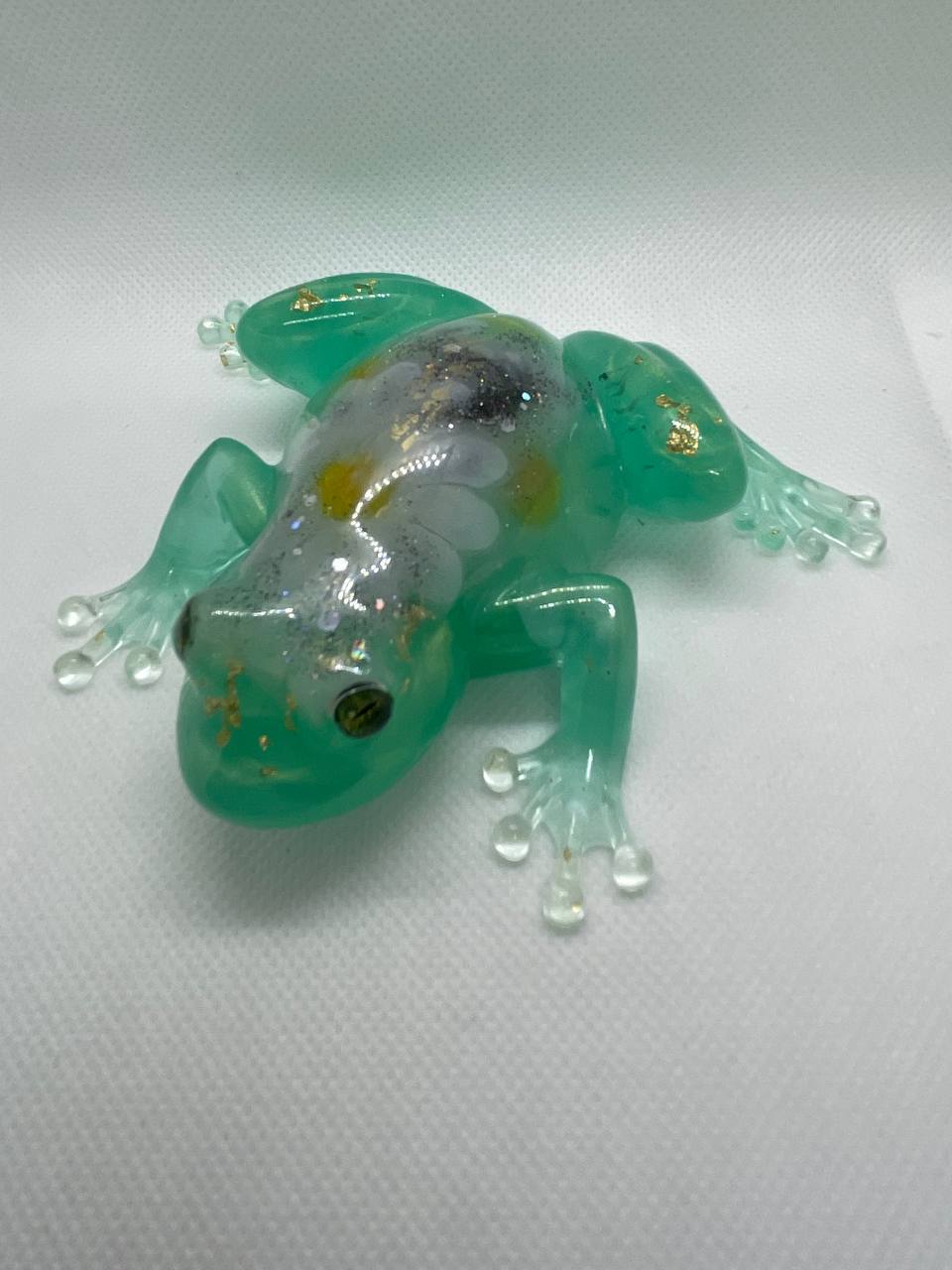 Grenouille Enchantée : Sculpture en Résine Époxy