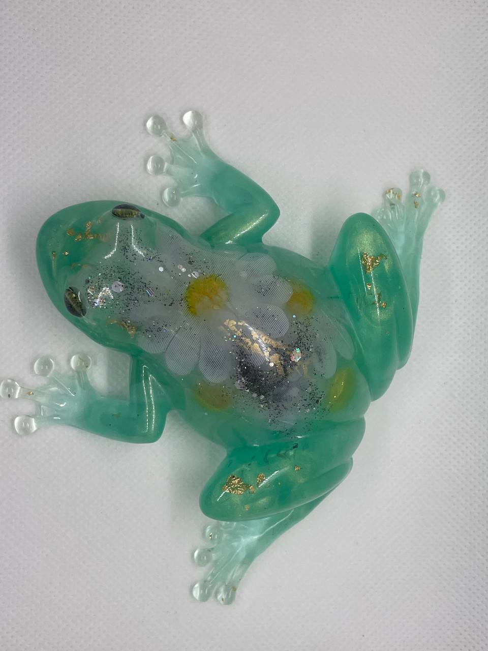 Grenouille Enchantée : Sculpture en Résine Époxy
