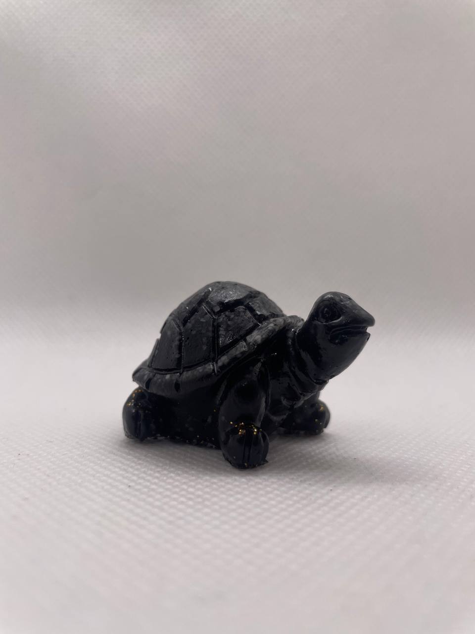 Tortue Éclatante : Sculpture Artisanale en Résine Époxy