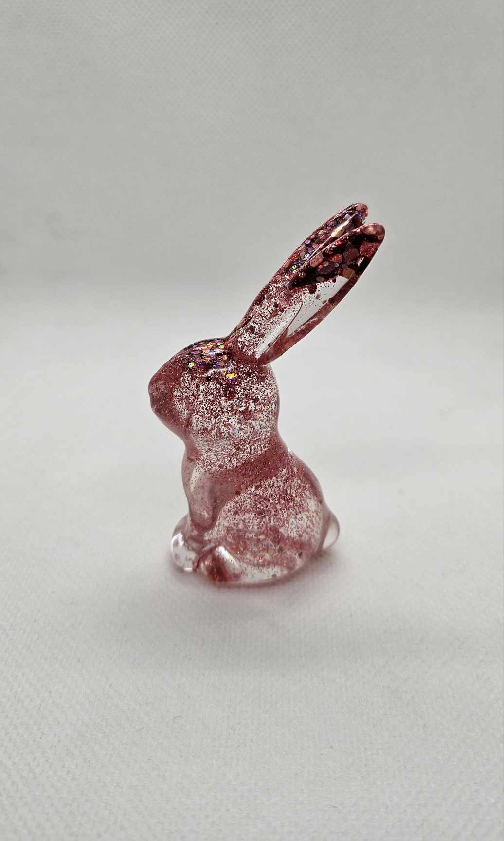 Douceur Naturelle : Petit Lapin en Résine Époxy