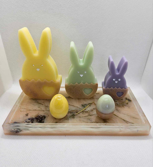 Trio de Lapins et Œufs de Pâques