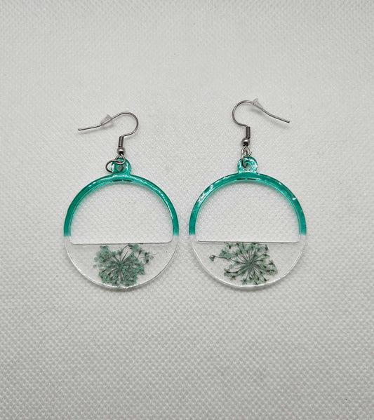"Élégance Artisanale": Boucles d’oreilles en résine époxy