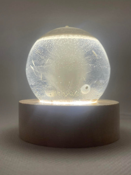 Lumière Zen : Moyenne sphère Artisanale sur Socle Éclairé