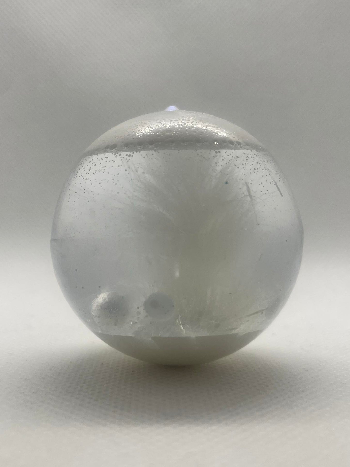 Lumière Zen : Moyenne sphère Artisanale sur Socle Éclairé