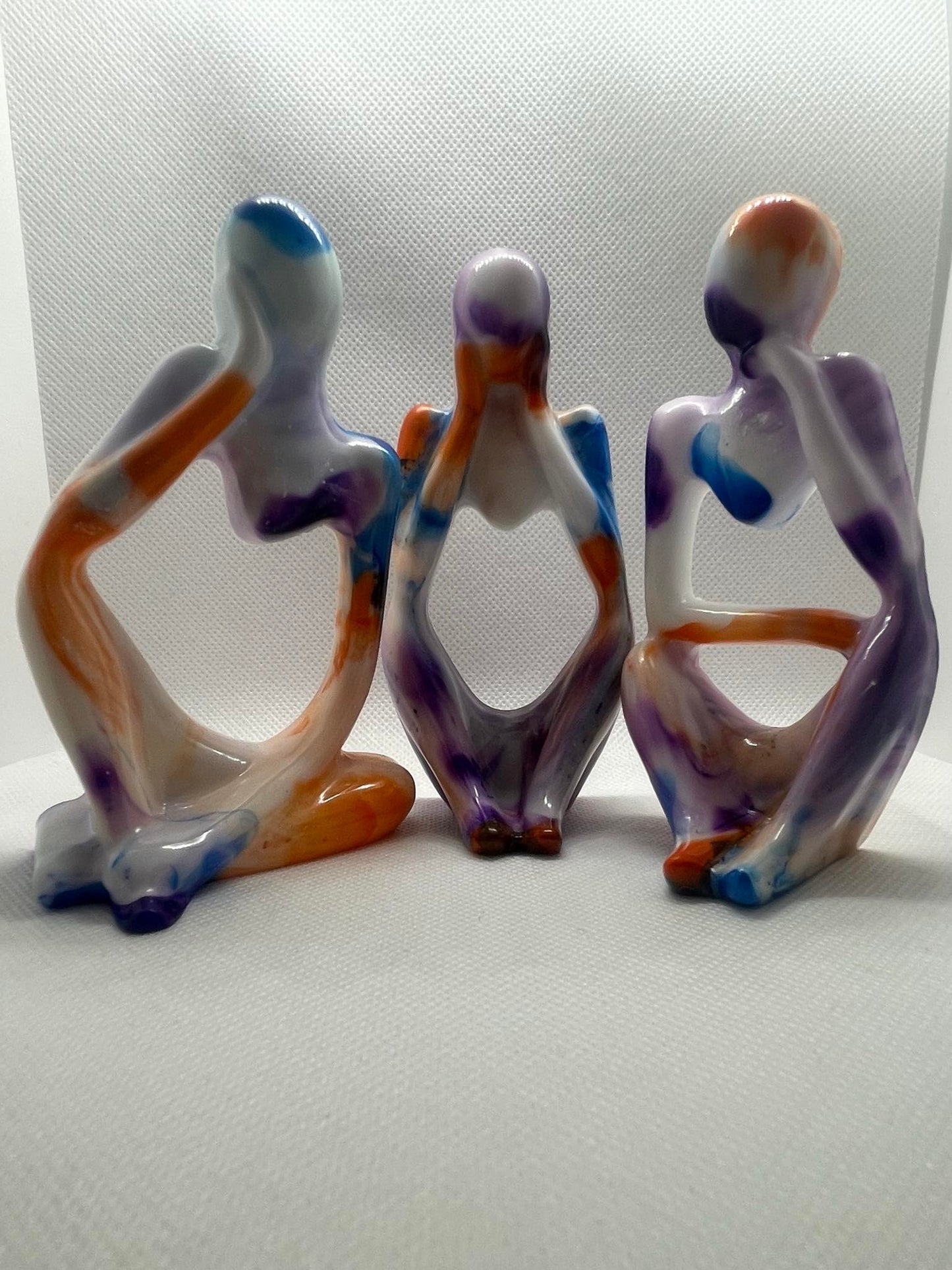 Trio Zen : Statuettes Bicolores en Résine Époxy