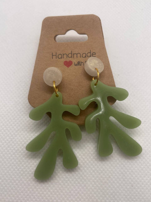 "Élégance Artisanale" – Boucles d’Oreilles en Résine Époxy