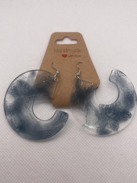 "Élégance Artisanale" – Boucles d’Oreilles en Résine Époxy