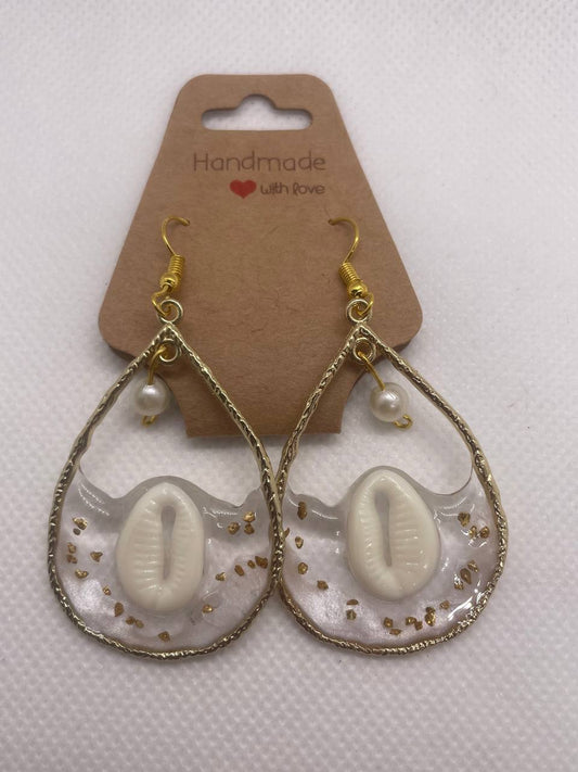 "Élégance Artisanale" – Boucles d’Oreilles en Résine Époxy