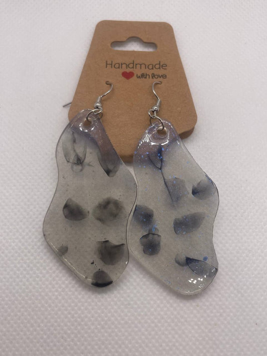 "Élégance Artisanale" – Boucles d’Oreilles en Résine Époxy