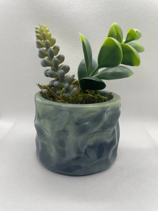 Élégance Froissée : Pot en Résine Époxy au Design Texturé