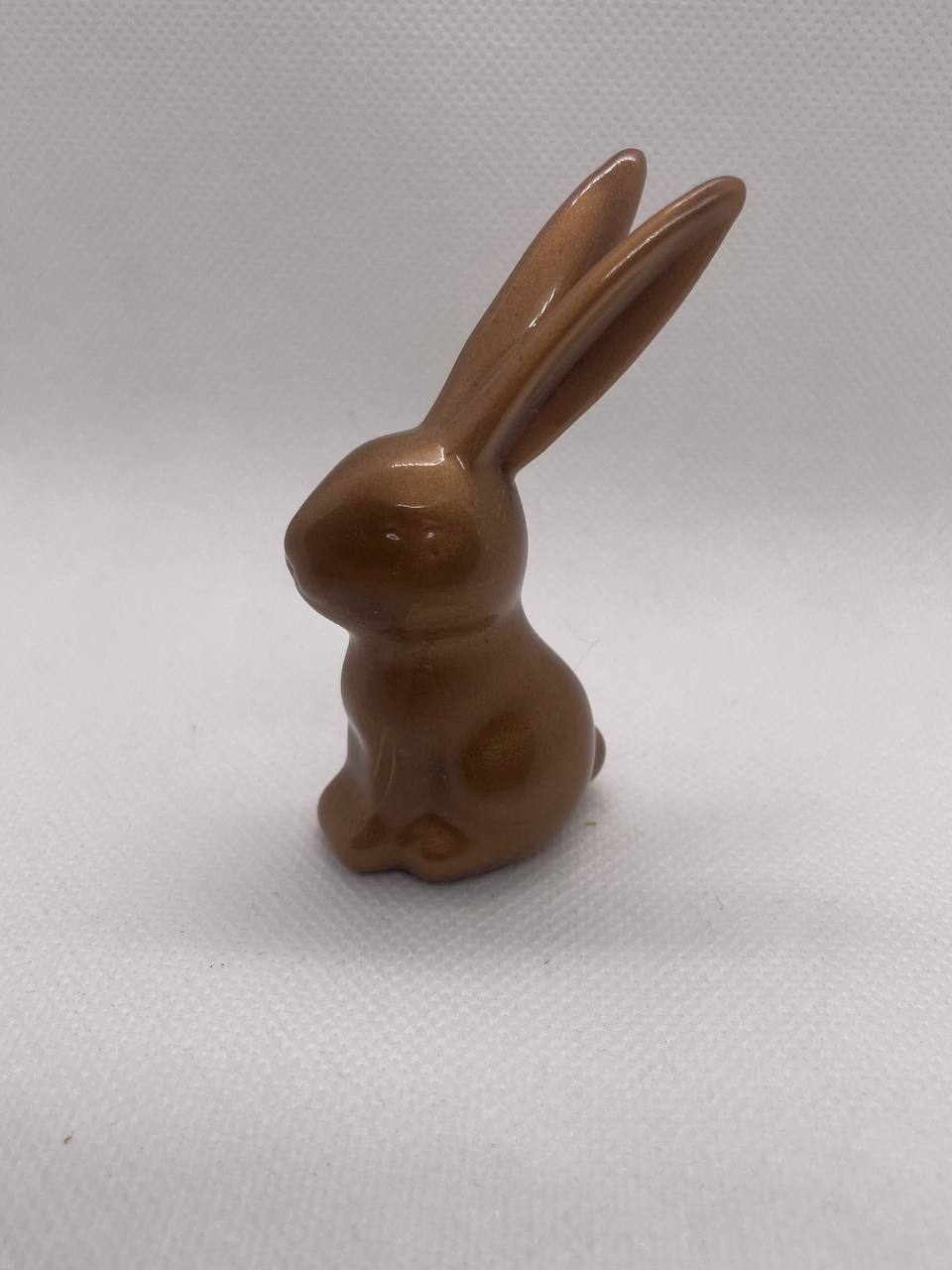 Douceur Naturelle : Petit Lapin en Résine Époxy