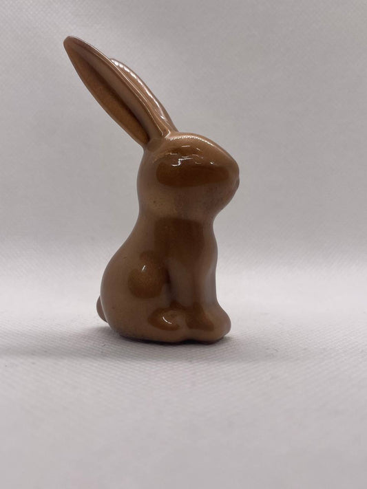 Douceur Naturelle : Petit Lapin en Résine Époxy