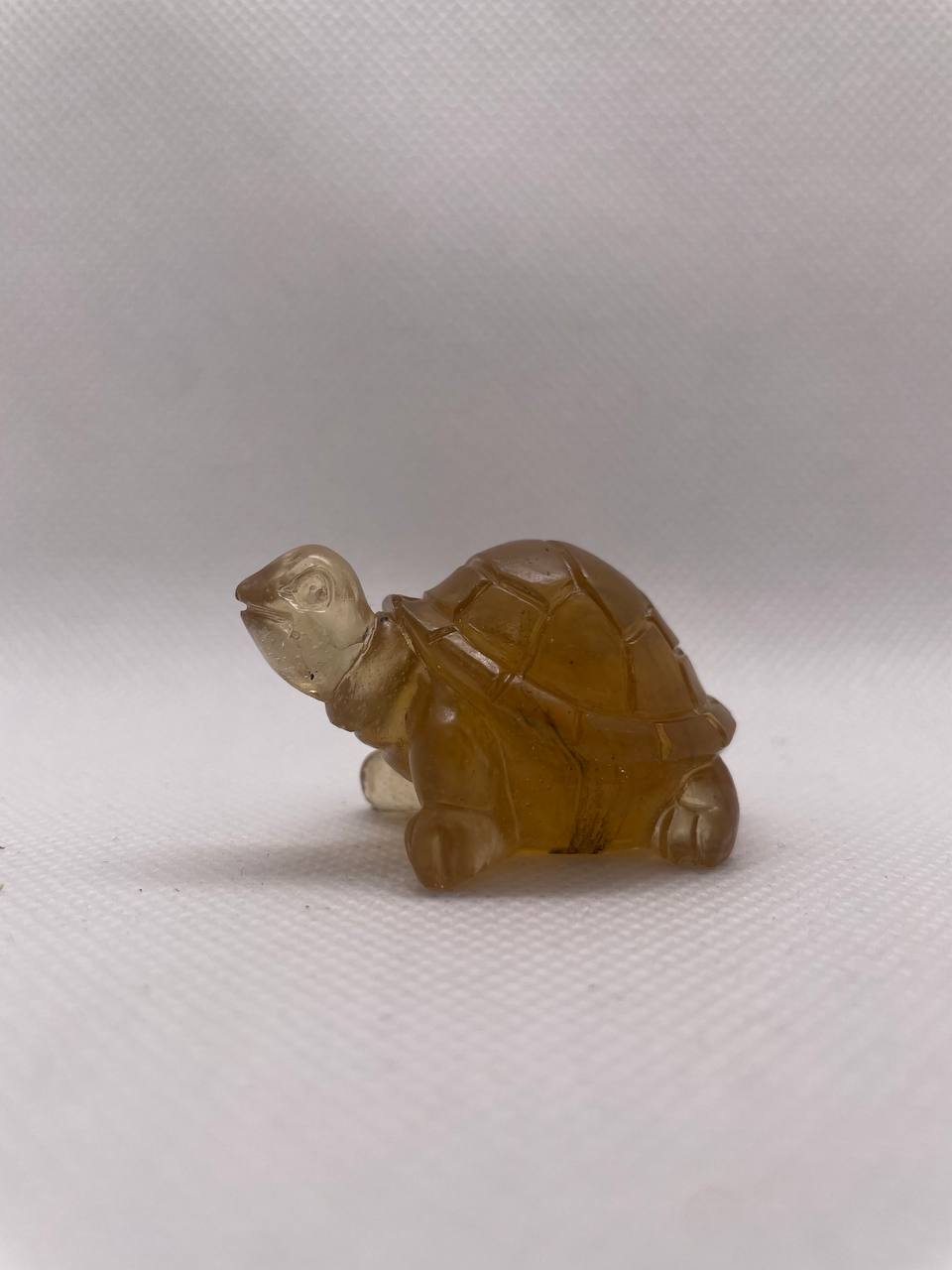 Tortue Éclatante : Sculpture Artisanale en Résine Époxy