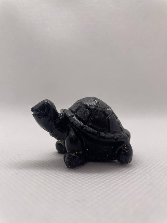 Tortue Éclatante : Sculpture Artisanale en Résine Époxy