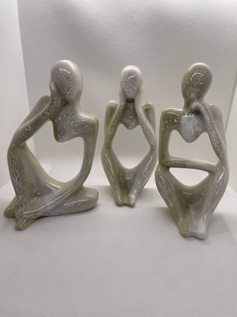 Trio Zen : Statuettes Bicolores en Résine Époxy